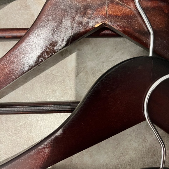 Set of 6 wood hangers for adult-size clothes - Dark cherry - Picture 2 of 3